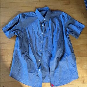 Like new UNTUCKit Short Sleeve Shirt